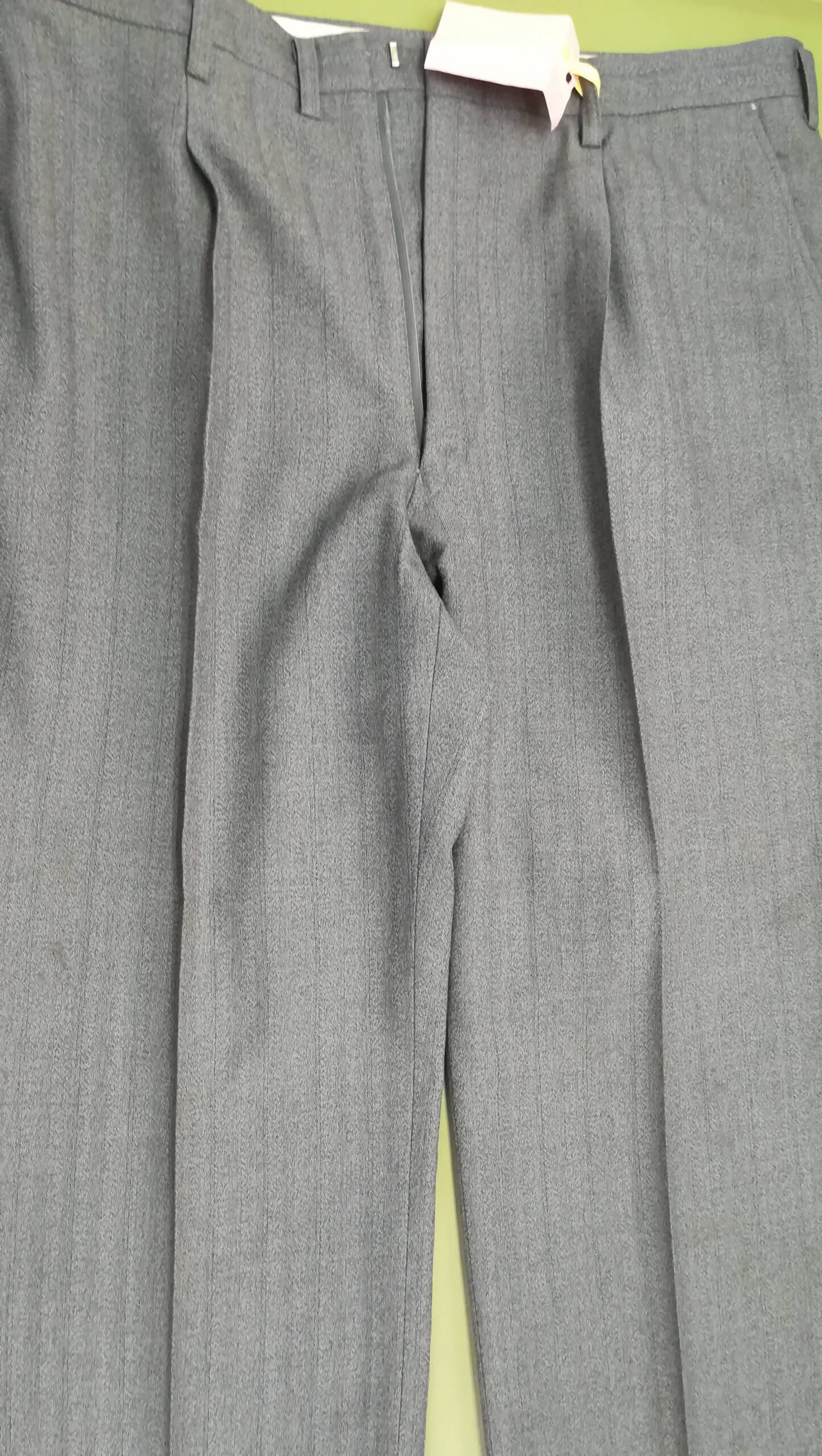 綺麗にシミがとれたスラックス