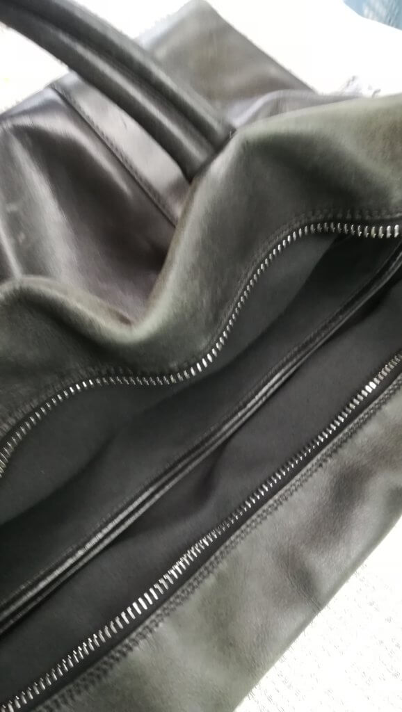 色褪せ革カバン