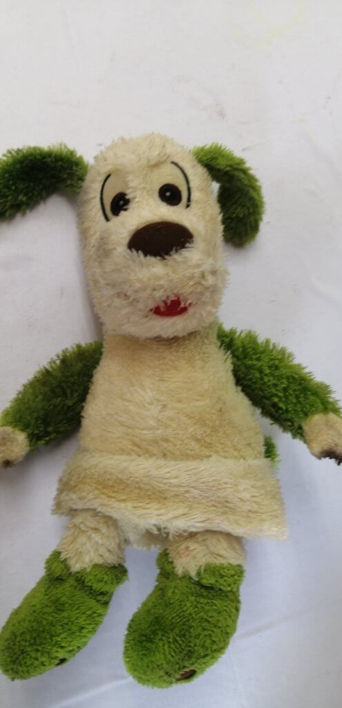 全体黄色く汚れています