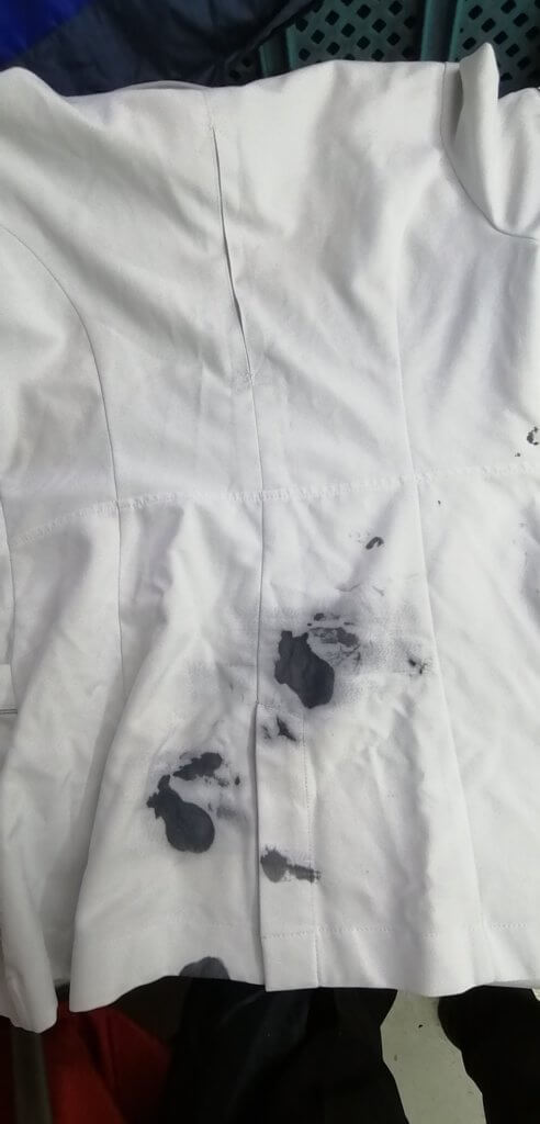 名前ペン付着した白衣